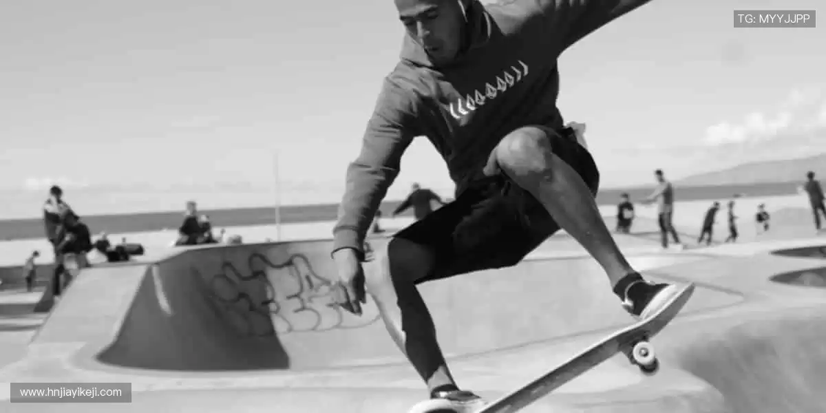 📱【指尖掌控】一键切换赛场，精彩永不缺席！